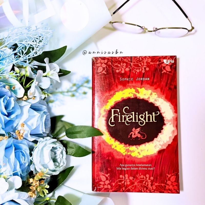 Preloved Buku Novel Fantasi Original SHOPIE JORDAN (FIRELIGHT) Buku Novel Fantasi Bekas Original SHO