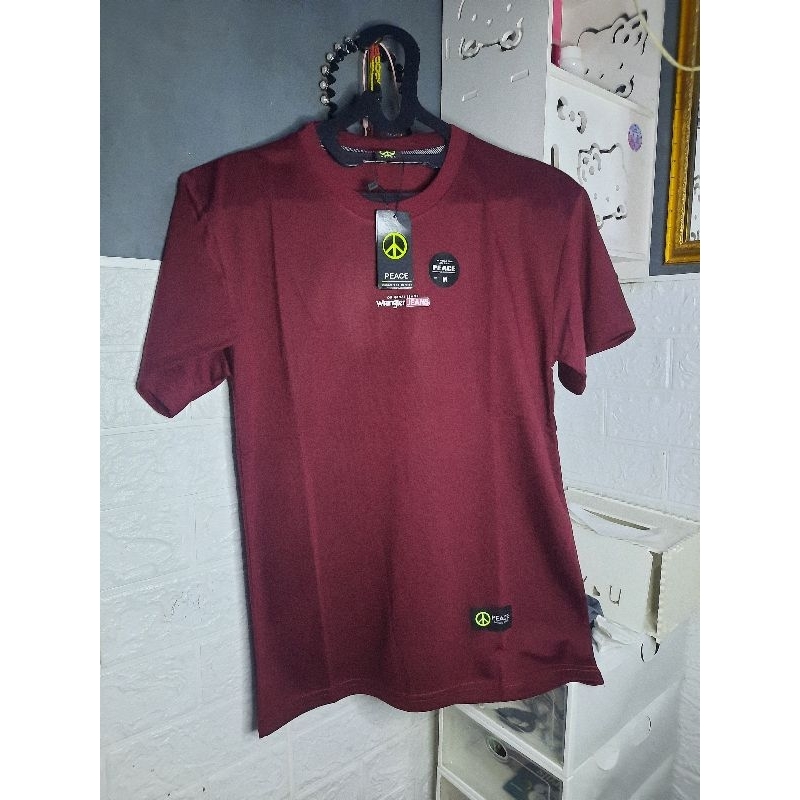 Kaos distro pria merah marun / T shirts pria lengan pendek / kaos pria merah maroon / kaos pria maru