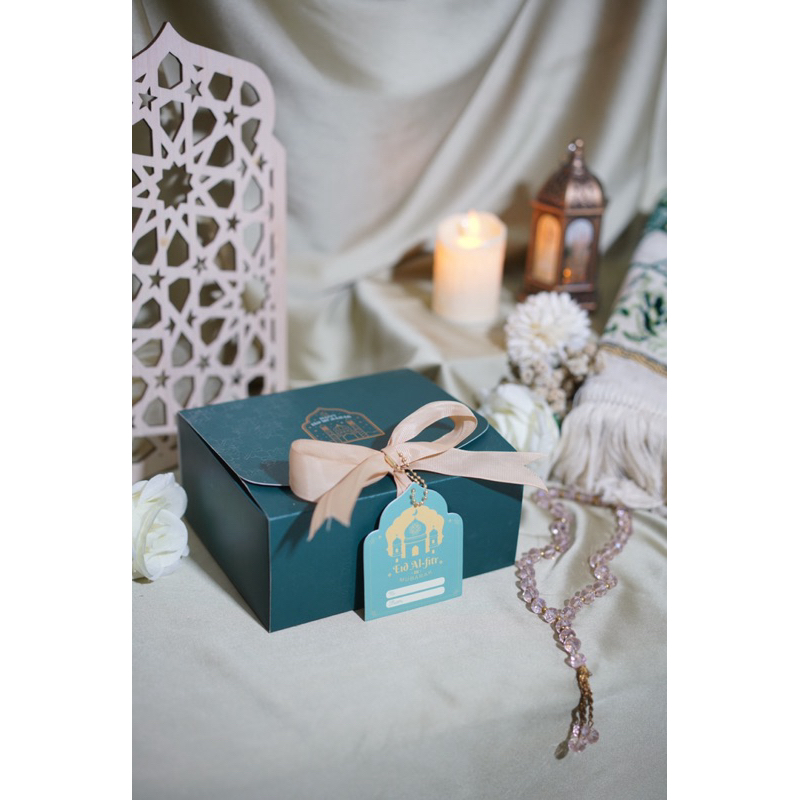 

CALCIA HAMPERS / HAMPERS LEBARAN / HAMPERS PREMIUM / SNACK LEBARAN / HAMPERS SNACK / PARCEL LEBARAN / HAMPERS IDUL FITRI