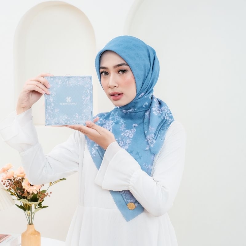 Hisho - Hijab Segi Empat Jardin Series Blue Denim