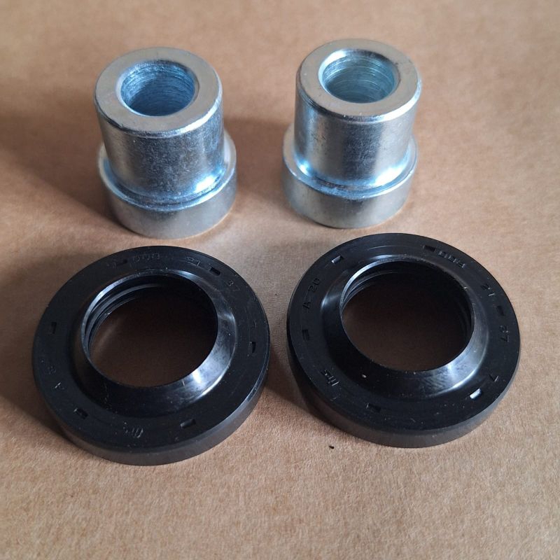 BOSHING PLUS SEAL RODA DEPAN Supra X 125 1 SET ISO 4 PCS KANAN DAN KIRI