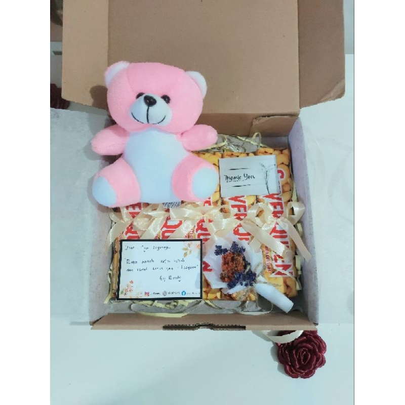 

Gift Box - Hampers Coklat Silverqueen - Kado Ulang Tahun - Hari Valentine