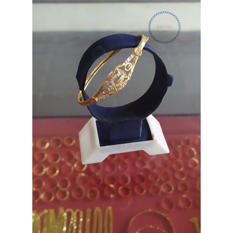 Gelang keroncong daun variasi letter G emas kadar 375