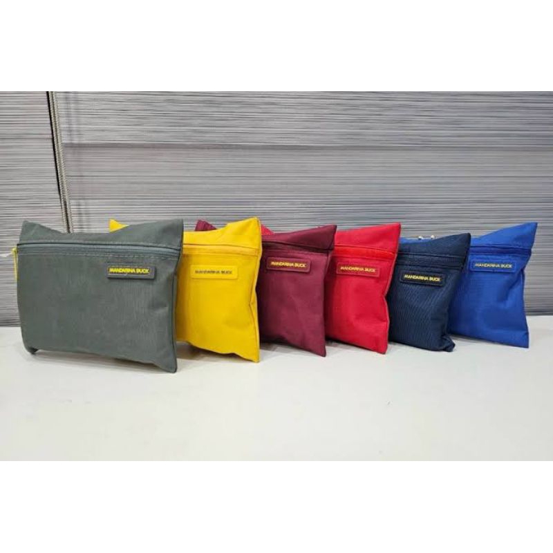 pouch mandarina duck