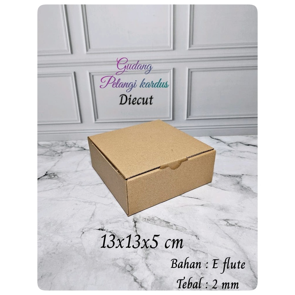 

Kardus karton Uk. 13x13x5 cm...Model diecut/pizza