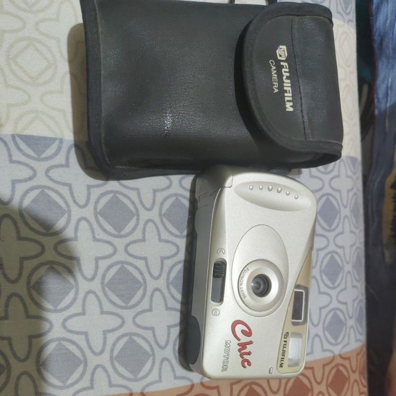 KAMERA ANALOG FUJIFILM CHIC (Kondisi Mati) Untuk Pajangan murah meriah bonus tas