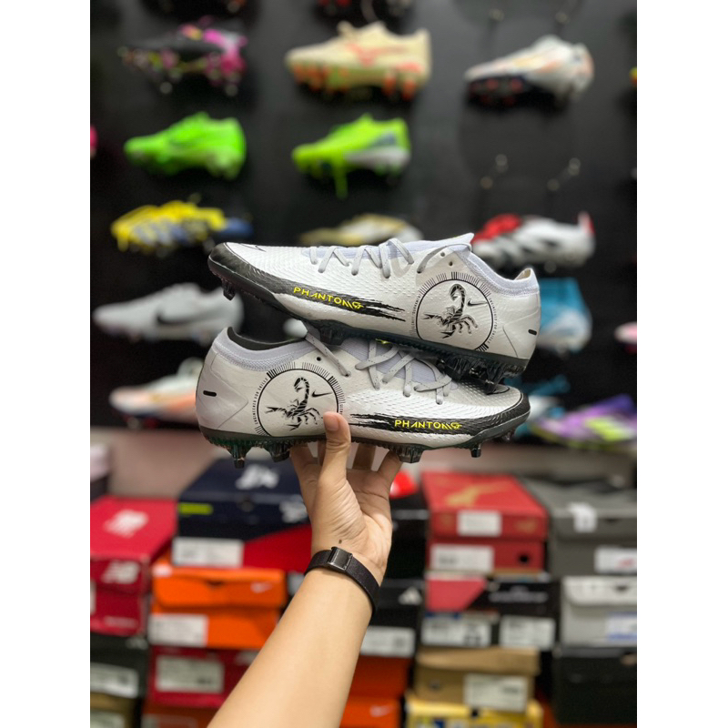 Sepatu  bola phantom gt scorpion kalajengking silver