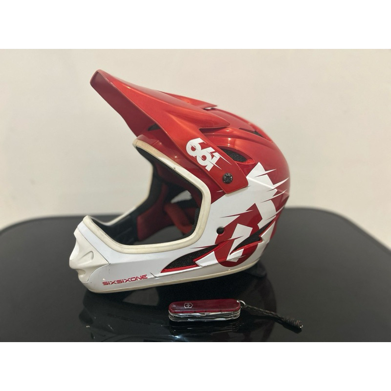 preloved Helm sepeda sixone