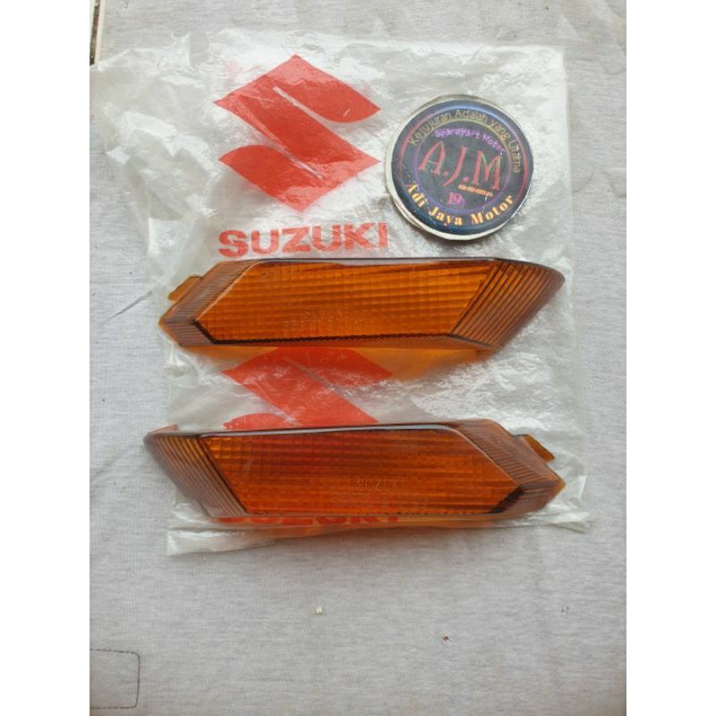 Mika Sein Sen Belakang Suzuki RC110 Crystal Original