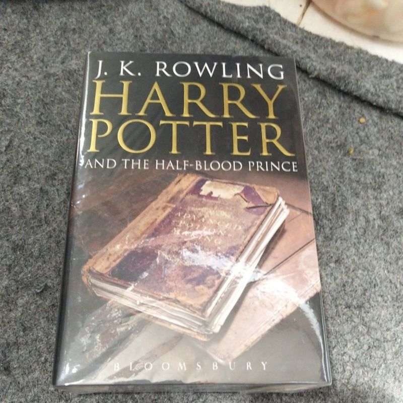 Harry Potter sampul hitam