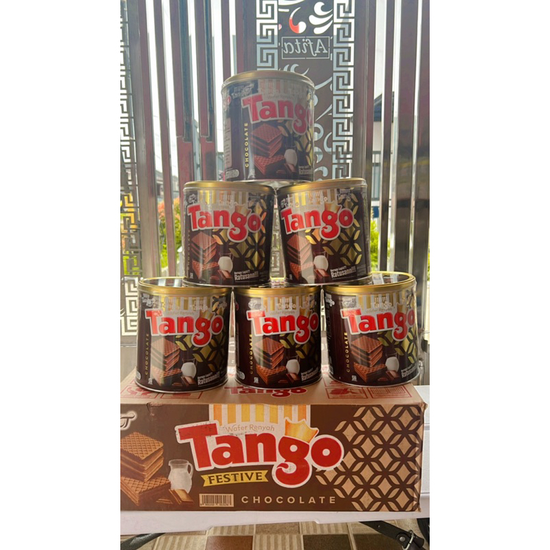 

TANGGO WAFER COKLAT 1 DUS ISI 6 KALENG