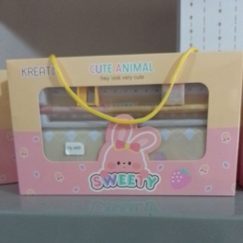 

set perlengkapan sekolah tempat pensil+rautan+hapusan+pensil