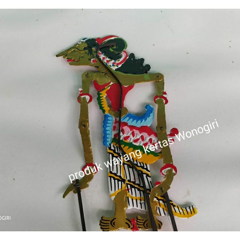 Wayang kulit kertas Dewi Madrim ukuran standar pentas pedalangan