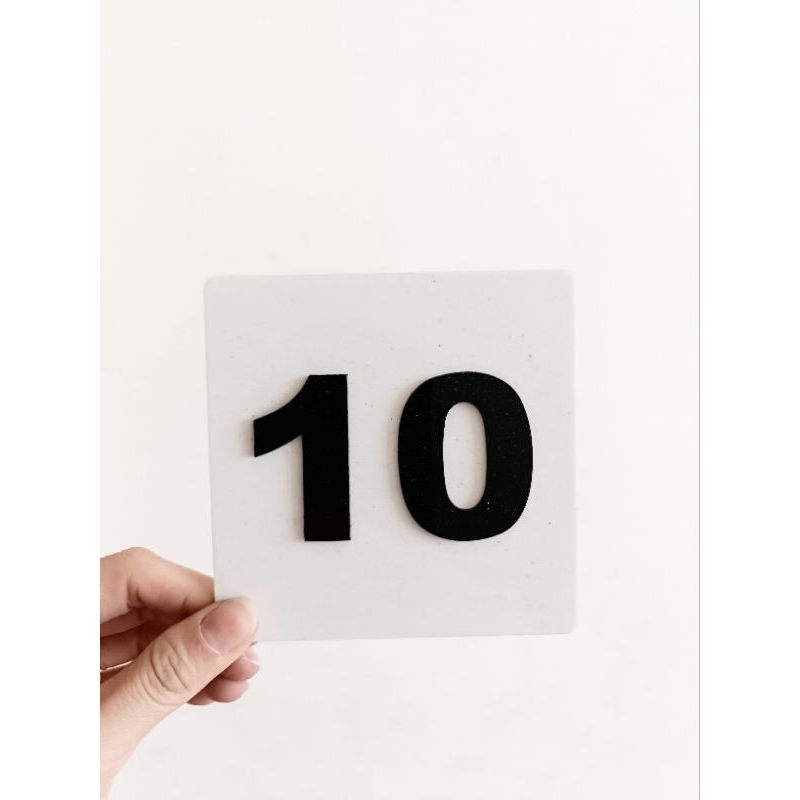 Akrilik Nomor rumah / Nomor kamar / Nomor rak Huruf Timbul 10x10