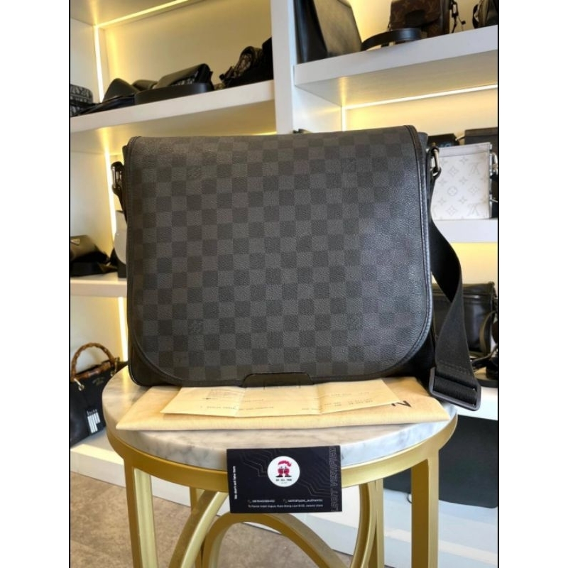 Louis Vuitton Damier Messenger Bag