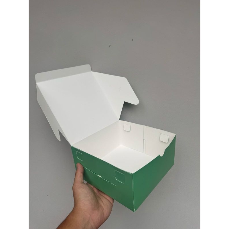 

Dus Idul Fitri Uk. 22x22x10 cm " Minal Aidin Wal Faizin " ( 1 pack isi 5 pcs dus & Tag )