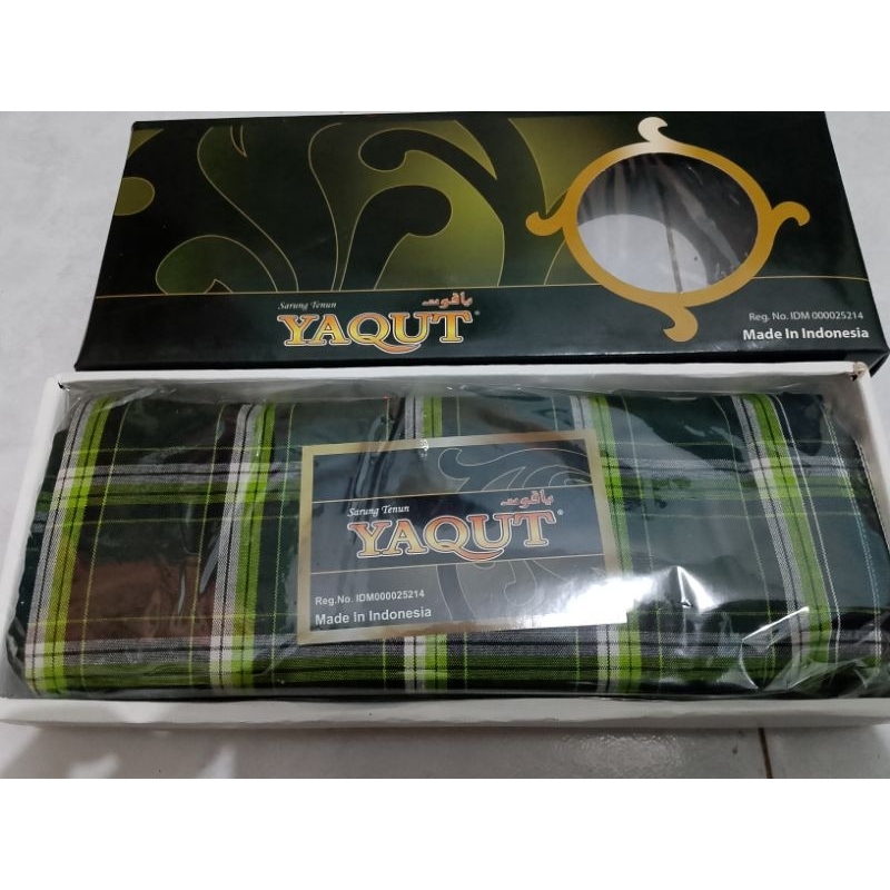 sarung yaqut