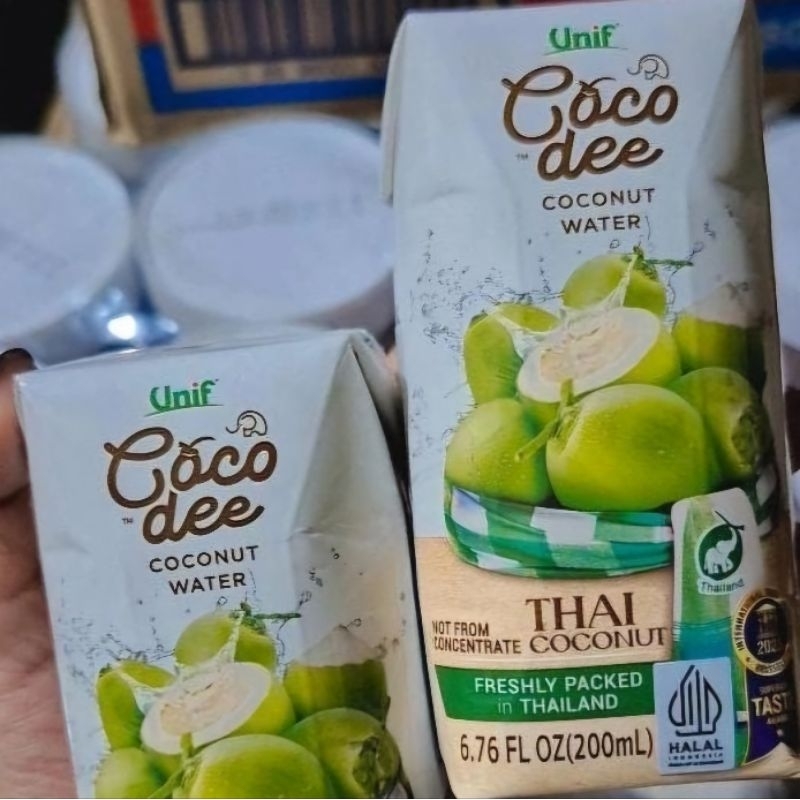 

Coco Dee Coconut Water 1 Liter dan 200ml
