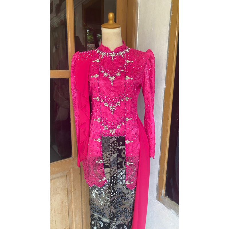 kebaya tunangan kutu baru. kebaya wisuda kutu baru