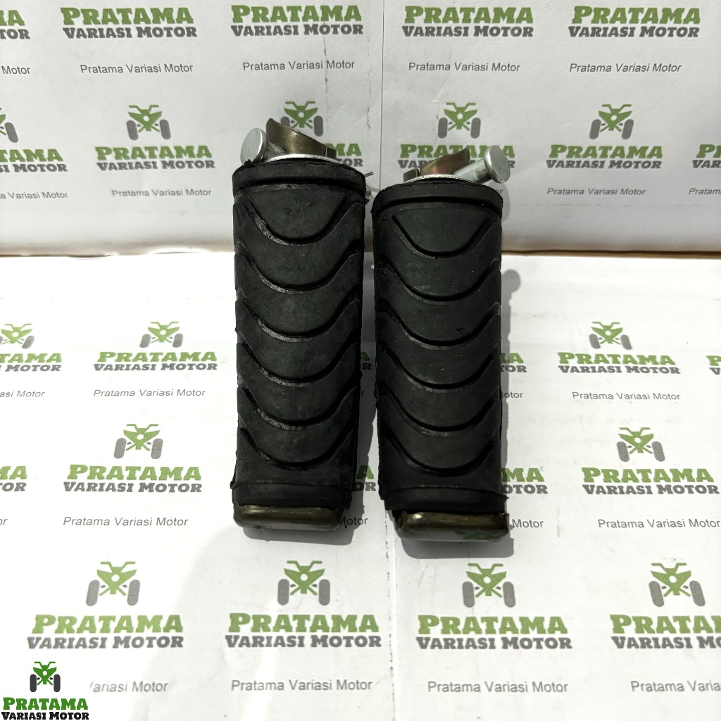 Karet Foot Step belakang Motor Honda Revo Abs / Beat F1 / Vario F1 KAME PARTS