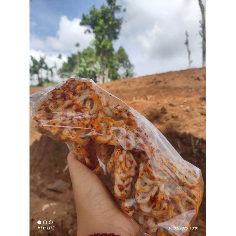 

Kerupuk Emo khas Bandung Isi 250 Gr /500 Gr dan 1 Kg Original dan pedas daun jeruk