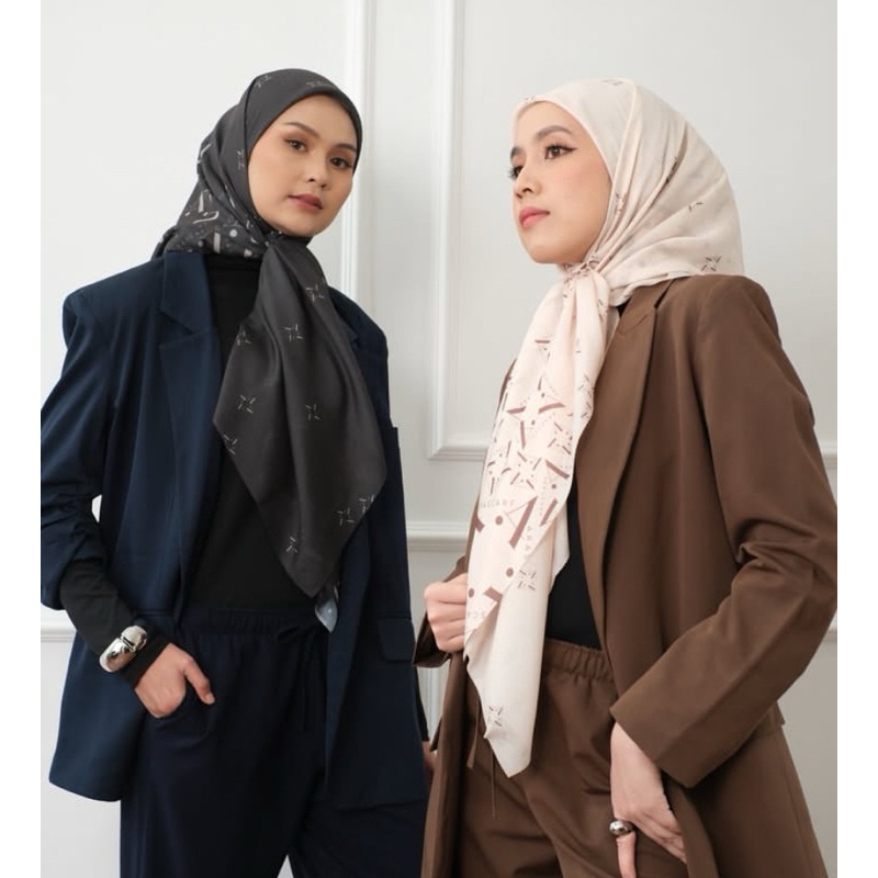 Serene Monogram Series Arascarf