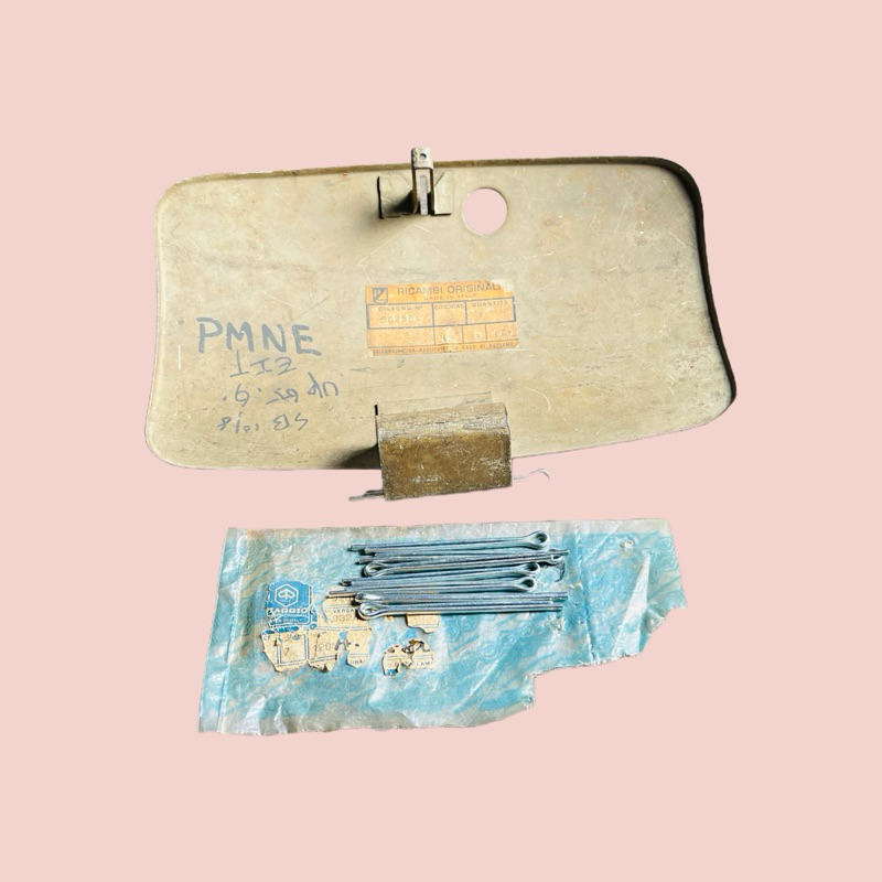 Klip Tutup Bagasi Original  Vespa VBB VNB VBA VLA VGL  SUPER SPRIT PX STRADA Paku Klip Box Vespa Pak