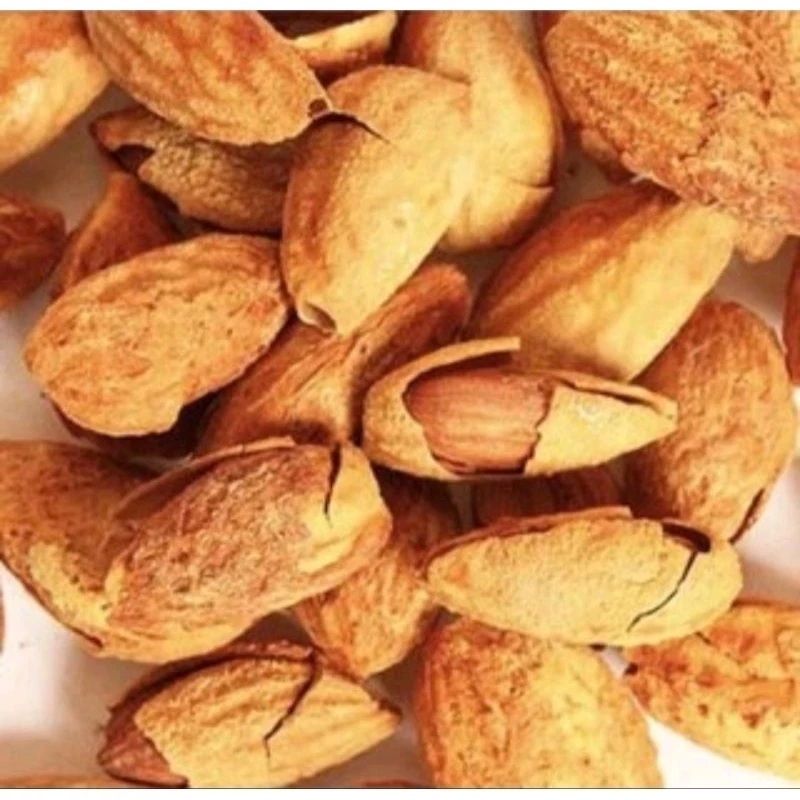 

Kacang ALMOND Roasted Milk flavour In Shell / Kacang Kulit Almon Panggang
