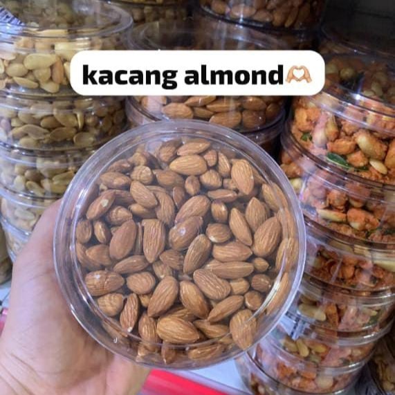 

Kacang Almond
