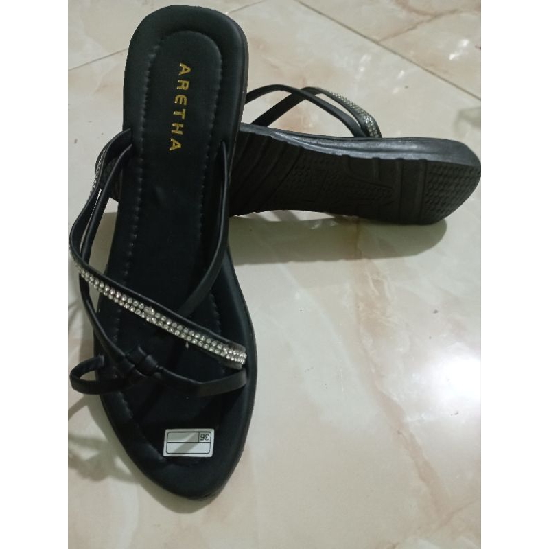 sandal selop aretha warna hitam