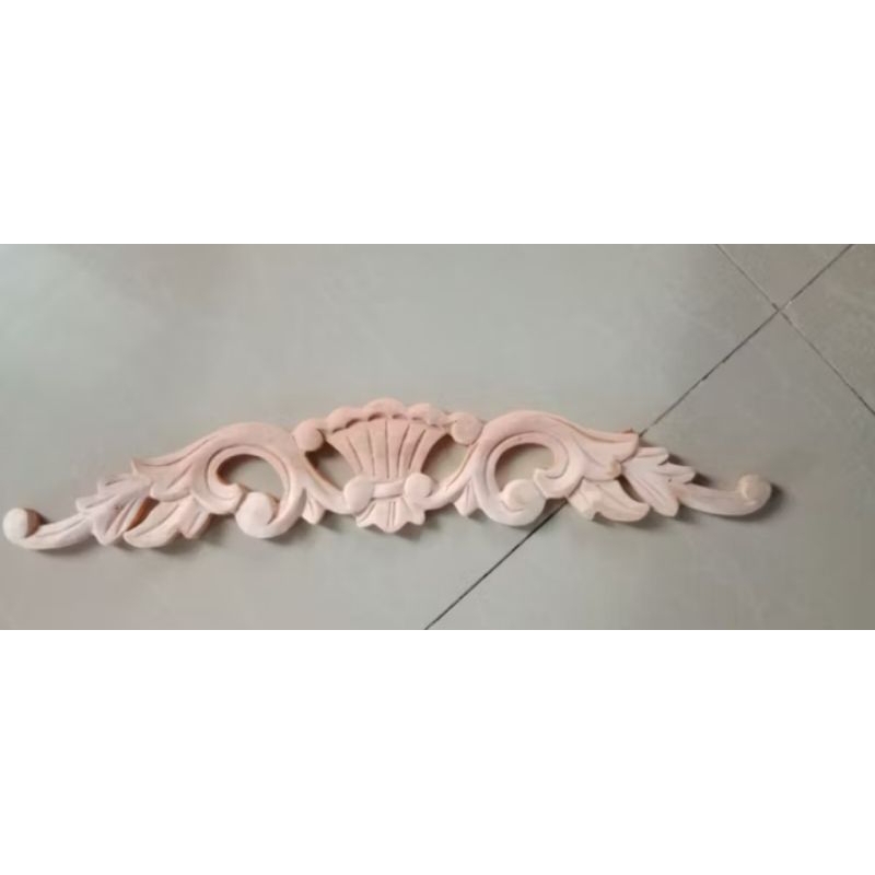 Ornamen Ukiran Jepara Tempel Motif Kerang Mahkota Bahan Kayu Mahoni Ukuran 40 x 7,5 cm