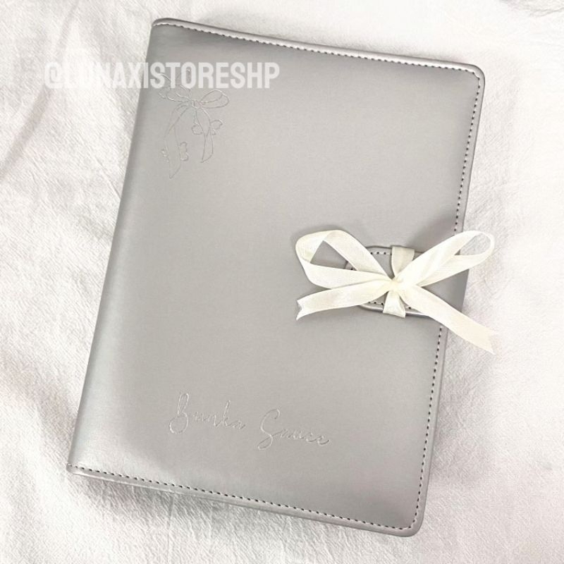 

Binder Polos Kulit Leather Tebal A5 Silver Polos 6 Ring Binder Cocok Untuk Penyimpanan Photocard Polaroid Kartu TCG/CCG