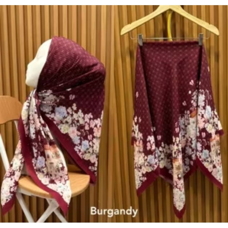 NUANSA MERAH MANGGIS BURGUNDY hijab segiempat denay voal motif semarang