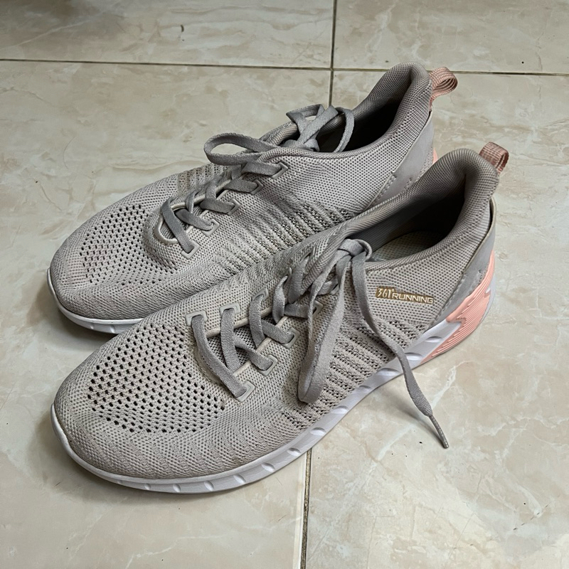 [preloved] sepatu 361 degree size 40 - sepatu olahraga wanita - sepatu wanita - sepatu olahraga
