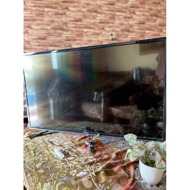 TV LED Panasonic 43 inch TH-43E306G   • LED 43 Inchi • Resolusi Full HD • IPS LED Panel • 178 Degree