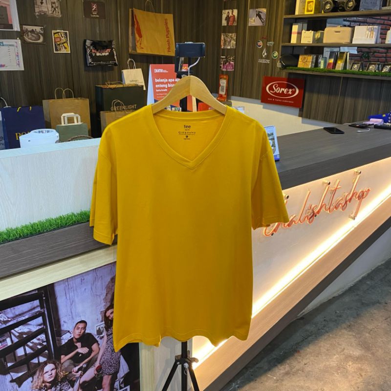 GIORDANO T-shirt Kaos Pria Lengan Pendek - KUNING