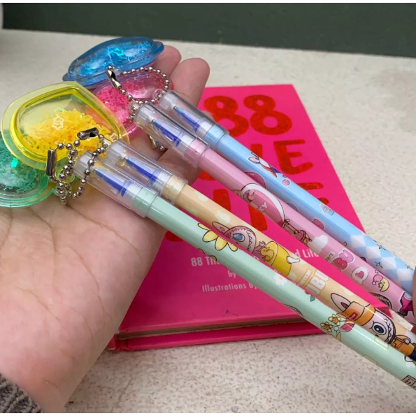 

PULPEN GANTUNGAN HATI GLITER LABUBU / PEN GANTUNGAN RANTAI HATI LABUBU KARTUN PG-1635 / PEN GEL MURAH ALAT TULIS TERBARU BISA DIHAPUS UNIK DAN LUCU TINTA HITAM BISA GROSIRAN