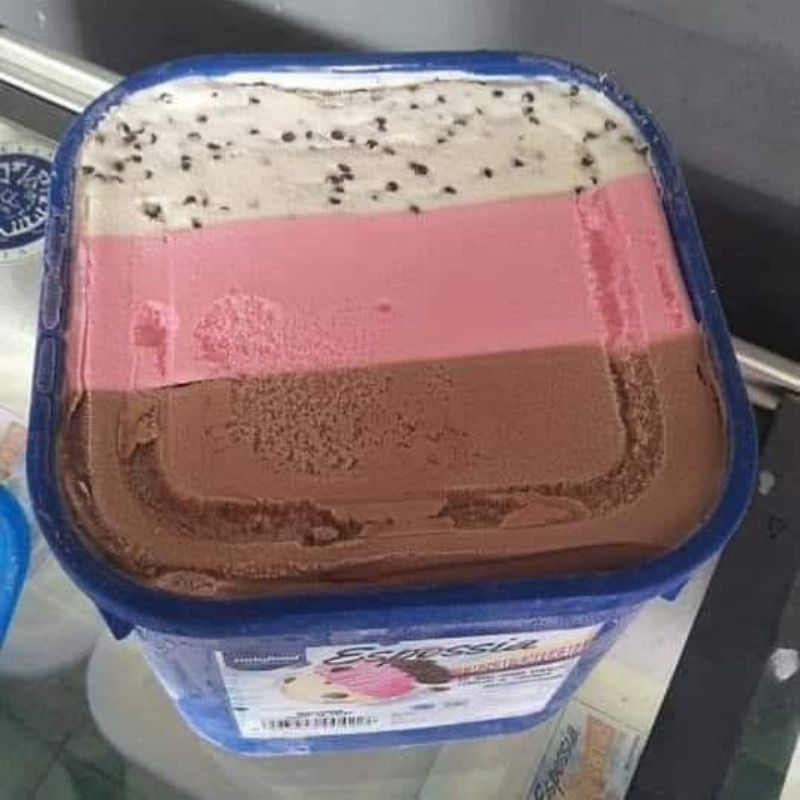 

Es krim espessia neapolitan 8 litter / Neo chocochip