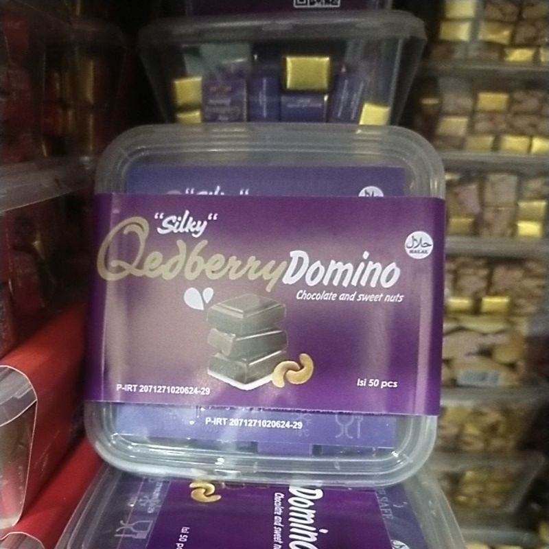 

Cokelat qedberry bite domino ( isi 50 pcs)