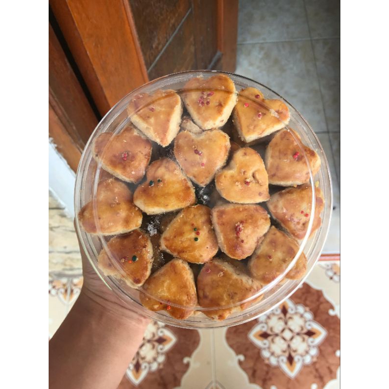 

Kue kacang bentuk love