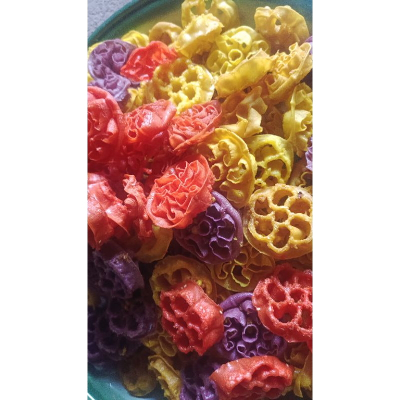 

Kembang Goyang 250 gr Isi -+ 25 biji, 500 Gram isi -+ 50, biji1000 Gram isi -+ 100 biji