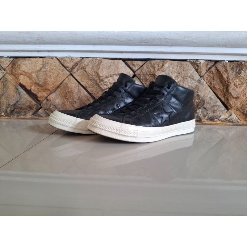 Sepatu converse one star black