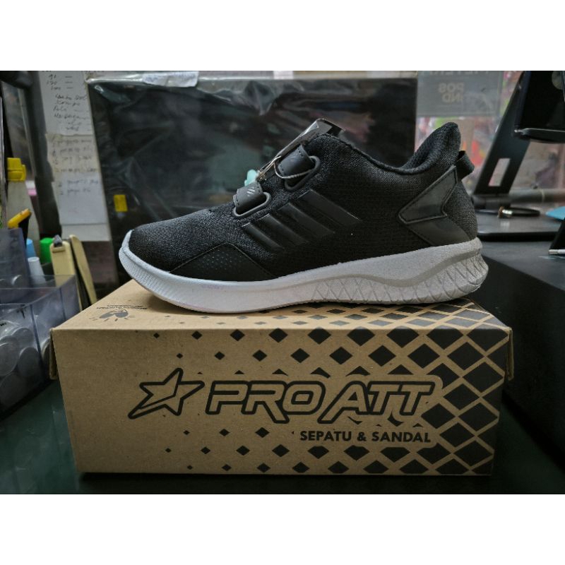Sepatu Pro Att PI 600V Hitam-Putih