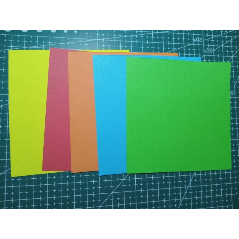 

Kertas lipat kertas HVS 1 pack isi 25 lembar 5 warna ukuran 10 cm x 10 cm