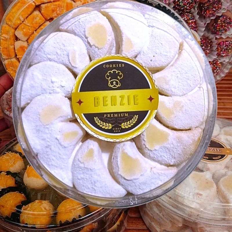 

Kue Lebaran Putri Salju Premium ukuran 500gr dan 250gr