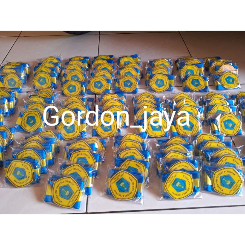 kalung Gordon  wisuda
