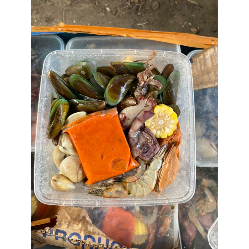 

SEAFOOD TUMPAH BOX ISIAN KOMPLIT