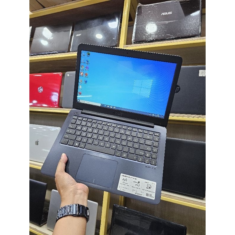 Laptop Notebook Asus 12inch RAM 4GB SSD 128GB kondisi mulus