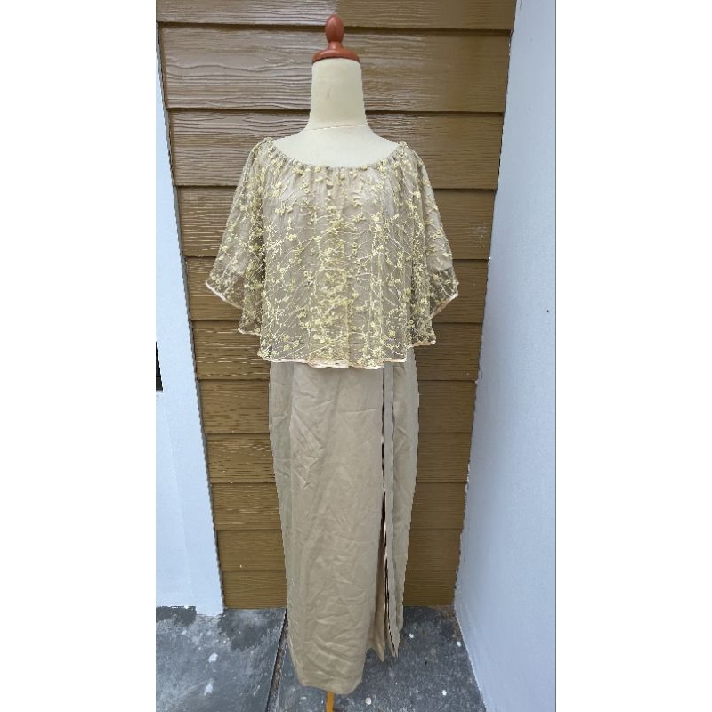 Gaun Nude Gold Panjang Cape Brokat