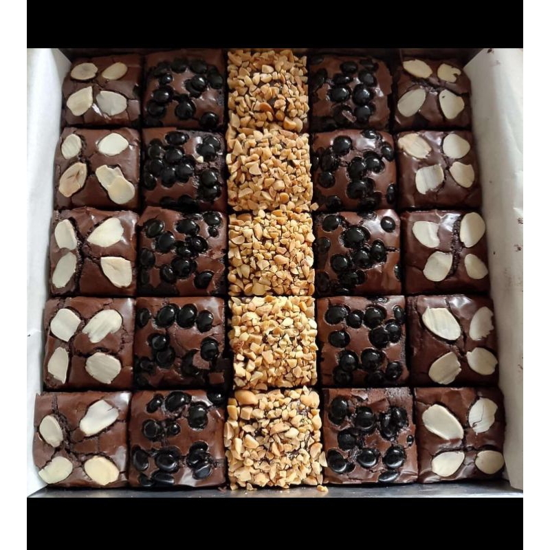 

brownis shine fudgy
